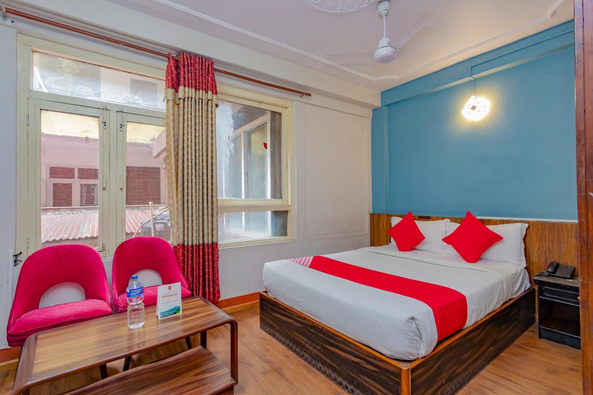 Oyo 795 Hotel Holiday Inn Kathmandu Exterior photo