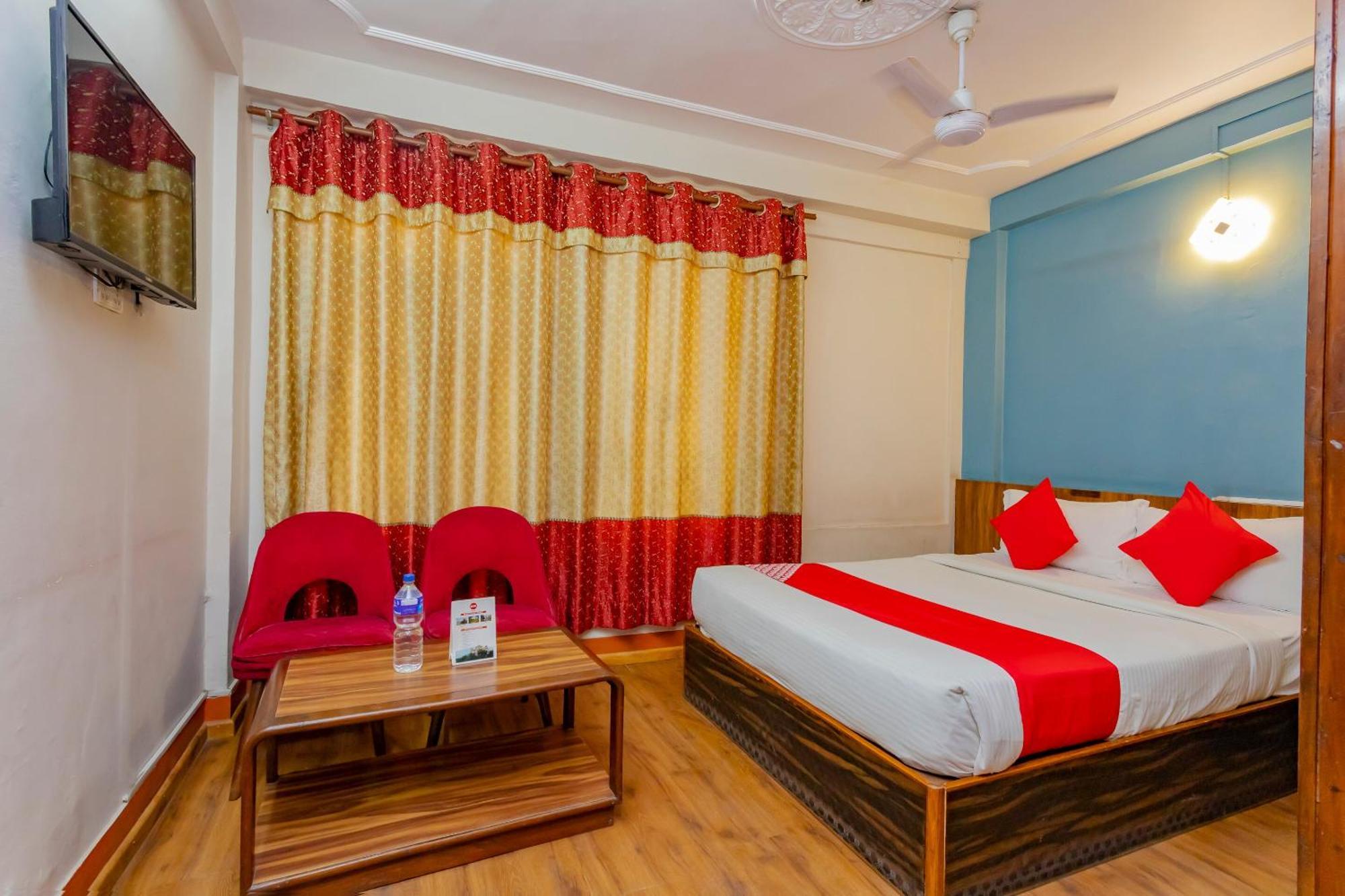 Oyo 795 Hotel Holiday Inn Kathmandu Exterior photo
